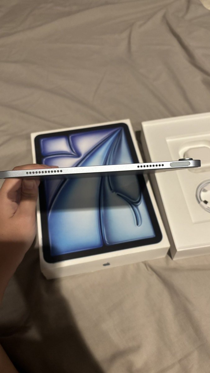 blupberrie's tweet photo. #wts #wtsipad ipad air m2 128gb inter wifi only blue

Fullset box + charger dan kepala charger yang belum pernah dipakai sama sekali

Bh 95%

Cc on going pemakaian pribadi

Ada dent seperti di gambar, sisanya baik2 aja

Semua fungsi normal tidak pernah error ataupun service https://t.co/cLiBKp3ffm