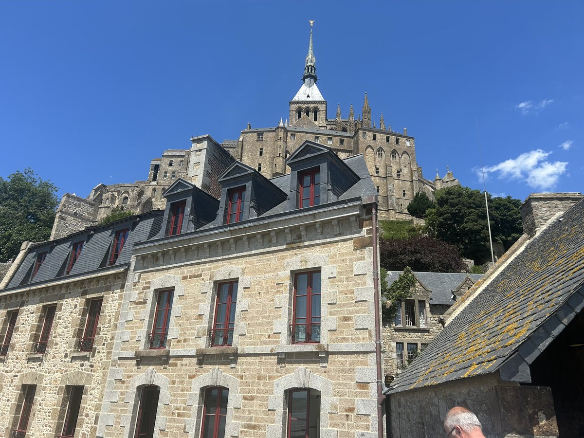 Students were amazing once again, listening attentively to our tour guide in the ‘abbaye’.