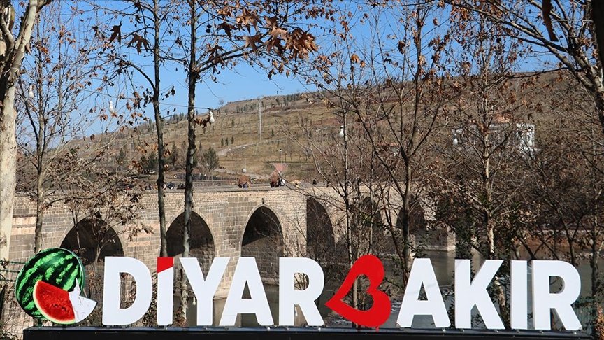 Diyarbakır ve çevresi  aktif olarak hizmett vermekteyim 27 yasindayim  elit kaliteli guruşme 🌹