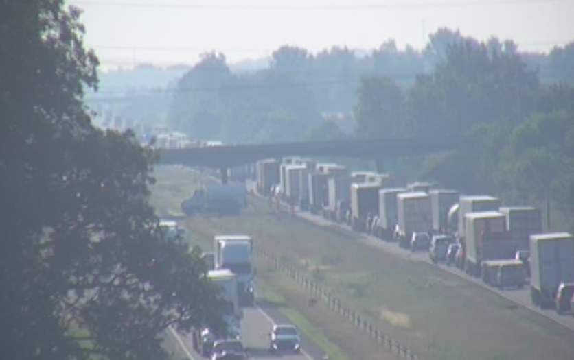 HancockIN911's tweet image. β New issue compounding traffic β
Waking up sleeping drivers π΄
ISP assisting with getting people moving. Hoping to have everything back to "normal" before 10 am π€