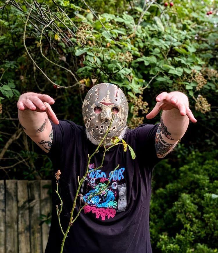 80sVideoShop's tweet image. Cha.... Cha.... Cha..... Gav.... Gav.... Gav!!
Check out our pal Gav Jennings rocking the latest Patreon Exclusive Shirt featuring a bad ass @alechugill1 Design.
Love seeing these! If you want your own check out Patreon.com/80svideoshop