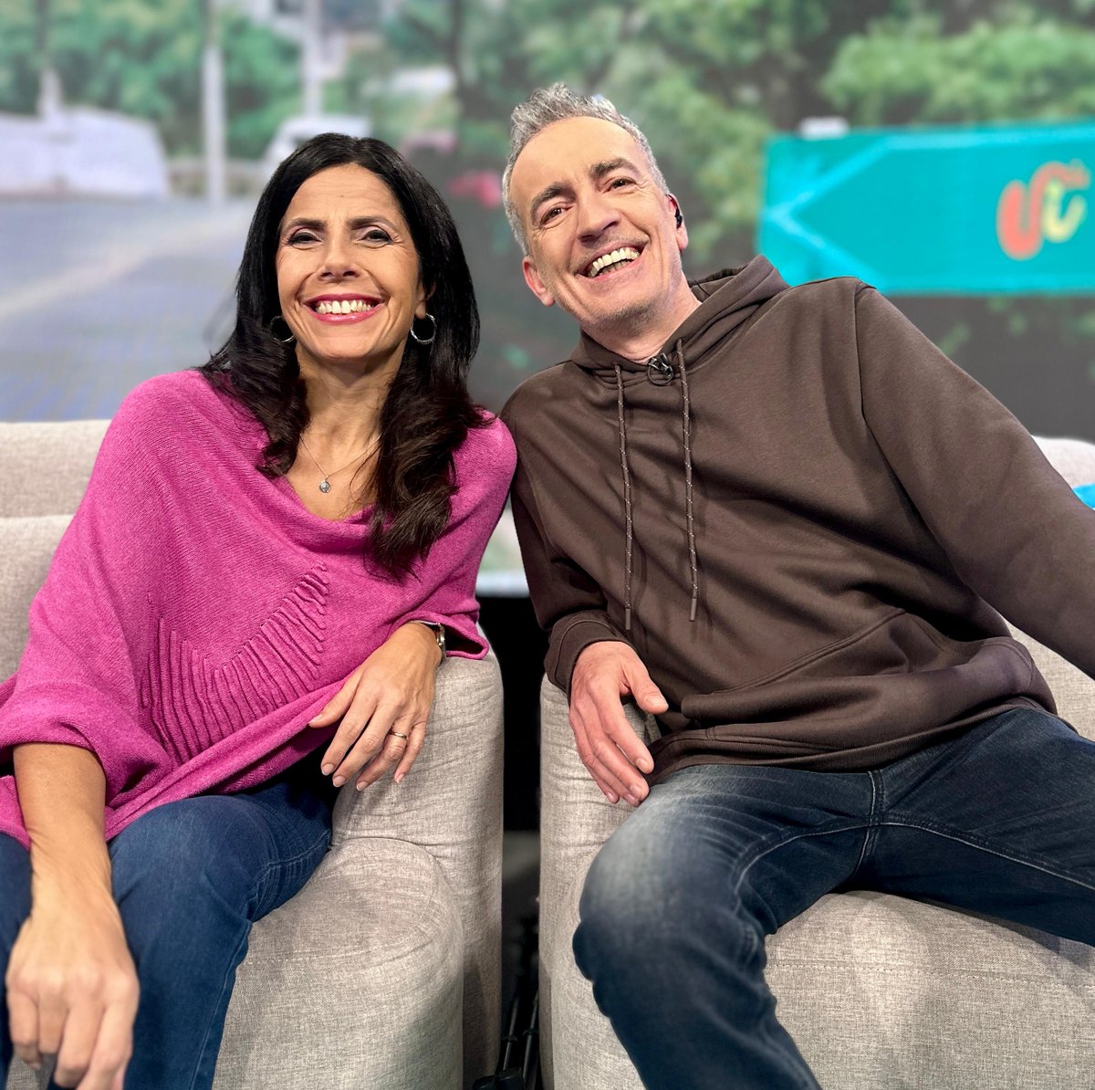 Ciudad Viva (@tvciudadviva) on Twitter photo ¡Jueves en #CiudadViva! 😉
¡Hoy hay de todo! : Descarga con
Tania Tabárez, Perros y cachorros con el Ruso Sehabiaga, política internacional con Álvaro Padrón y astrología con Fabián.
Con ustedes: <a href="/fitogalli/">Marcelo Fito Galli</a>, Jotape y <a href="/taniauy/">TANIA TABÁREZ</a>. ¡Jueves en #CiudadViva! 😉
¡Hoy hay de todo! : Descarga con
Tania Tabárez, Perros y cachorros con el Ruso Sehabiaga, política internacional con Álvaro Padrón y astrología con Fabián.
Con ustedes: <a href="/fitogalli/">Marcelo Fito Galli</a>, Jotape y <a href="/taniauy/">TANIA TABÁREZ</a>.
