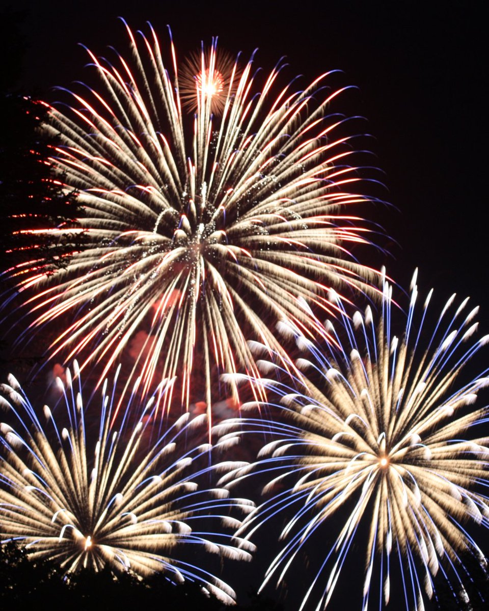 Lee Health (@lee_health) on Twitter photo π Keep your July 4th safe, not spent in the ED!
Each year:
π₯ 19K+ fires from fireworks
π₯ Sparklers burn at 2,000Β°
Most injuries happen to kids/teens
Celebrate safely:
β
 Supervise kids
β
 Wear eye protection
β
 Never light indoors
β
 Soak before tossing
#LeeHealth #SWFL π Keep your July 4th safe, not spent in the ED!
Each year:
π₯ 19K+ fires from fireworks
π₯ Sparklers burn at 2,000Β°
Most injuries happen to kids/teens
Celebrate safely:
β
 Supervise kids
β
 Wear eye protection
β
 Never light indoors
β
 Soak before tossing
#LeeHealth #SWFL