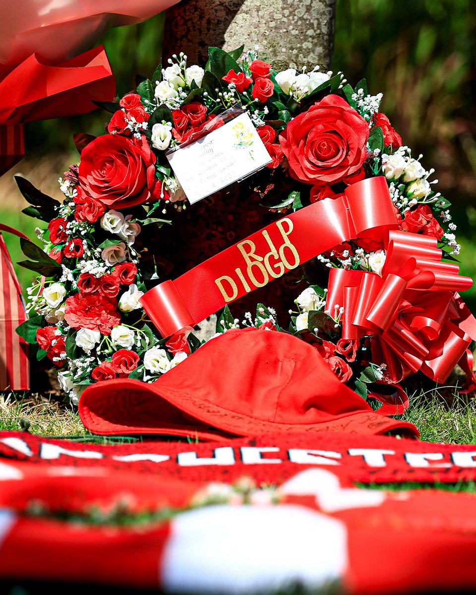 Fans have laid flowers outside Anfield to pay tribute to Diogo Jota following he and his brother's passing 🔴