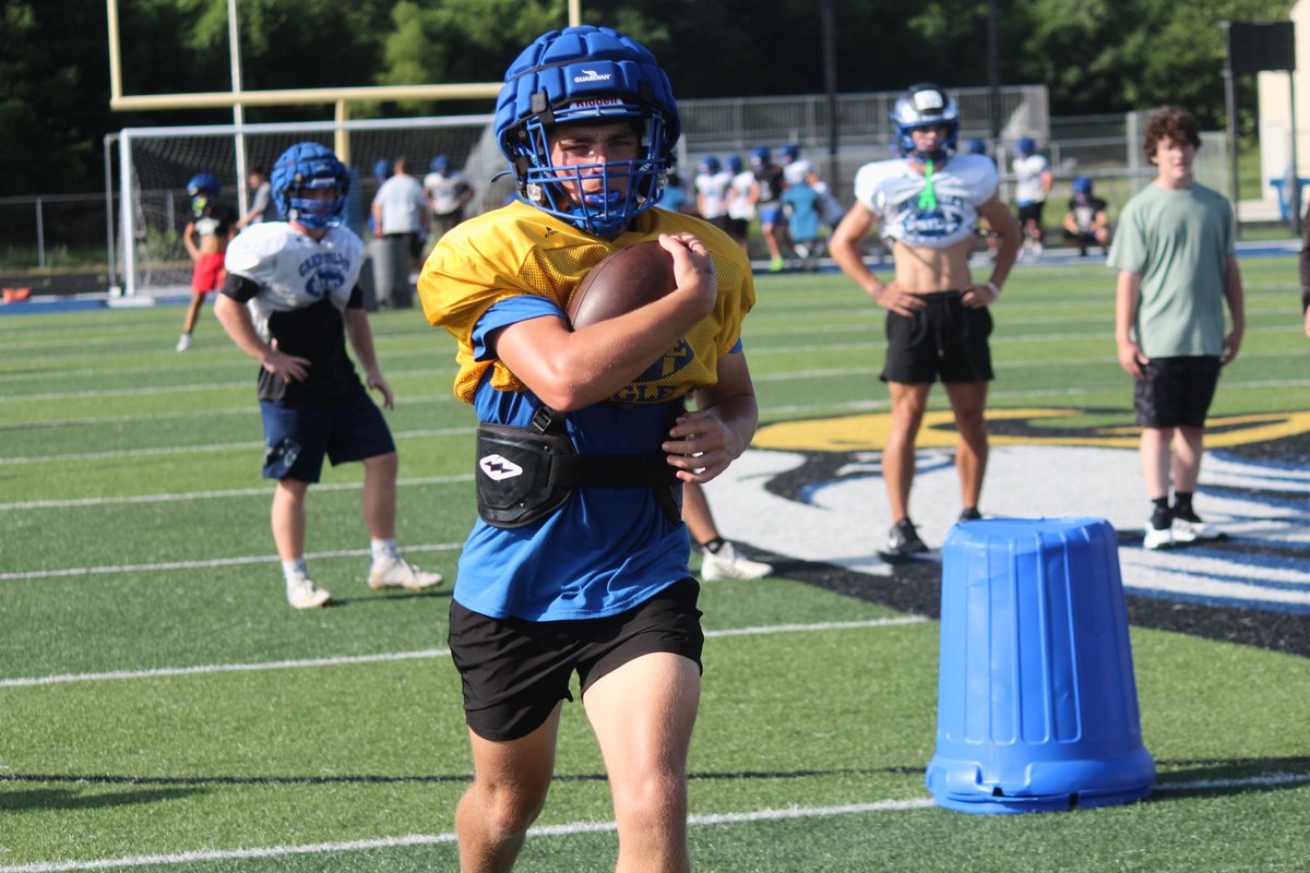 Grain Valley News (@grainvalleynews) on Twitter photo Four Eagles to compete for starting quarterback job in 2025
grainvalleynews.com/news/four-eagl…
Story and photos by <a href="/MSmith2324/">Michael Edward</a> Four Eagles to compete for starting quarterback job in 2025
grainvalleynews.com/news/four-eagl…
Story and photos by <a href="/MSmith2324/">Michael Edward</a>