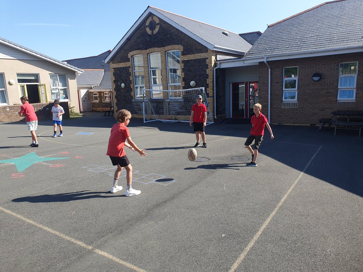 YsgolDyffrynAman PE (@dyffrynamanpe) on Twitter photo A great rugby session this morning with <a href="/YsgolTycroes/">Ysgol Tycroes</a> year 5s as they worked on their teamwork, communication and organisation skills 💪🏉
An awesome session, with a lot of the pupils stepping up and taking the lead and communicating well with their peers 👏 A great rugby session this morning with <a href="/YsgolTycroes/">Ysgol Tycroes</a> year 5s as they worked on their teamwork, communication and organisation skills 💪🏉
An awesome session, with a lot of the pupils stepping up and taking the lead and communicating well with their peers 👏