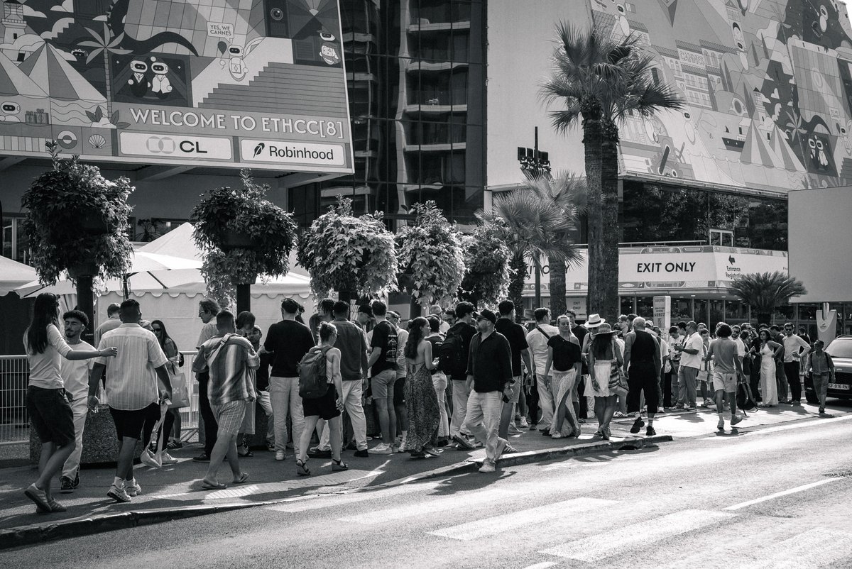 Félicitations à <a href="/okx/">OKX</a> qui est officiellement disponible en France et complètement régulé !

✅+270 cryptos
✅+60 paires crypto-EUR
✅MiCA ready
✅Un accès fluide à l'euro

Le lancement a été marqué par la première de The Mild Mild West à Cannes, un film reflétant la vision d'OKX