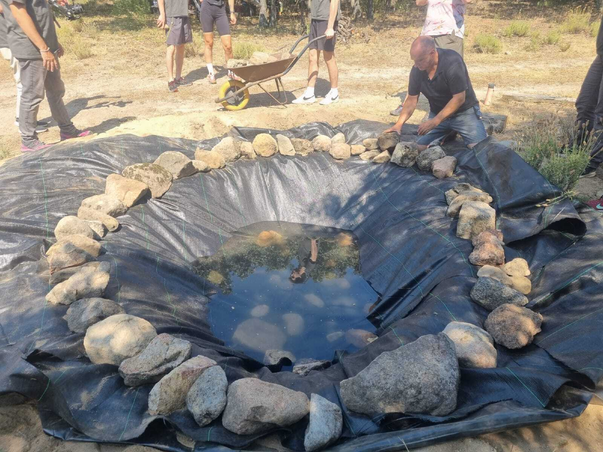🍃Hoy estamos en Hoyo de Manzanares, Madrid, construyendo una charca para la fauna silvestre junto a los empleados de <a href="/EYnews/">EY</a> .
