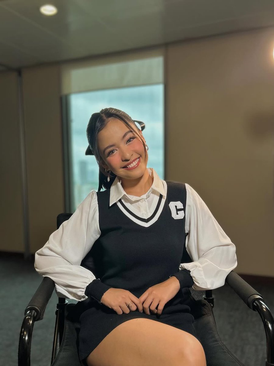 Solid Andi Official ✨ (@solidandiofc) on Twitter photo productive promo day for #MMKBarefootRunner 🫶🏻
Thank you @mmkofficial, <a href="/iwanttfc/">iWant</a>, Showtime Online U, Kapamilya Chat, TV Patrol & 92.3 FM Radio!
hair & makeup <a href="/jimsoga/">jims lendl oga</a>
stylist @patriciacoronado
🔗: instagram.com/p/DLpTilFSDbf
#AndiAbaya | <a href="/iamandiabaya/">Andi Abaya</a> productive promo day for #MMKBarefootRunner 🫶🏻
Thank you @mmkofficial, <a href="/iwanttfc/">iWant</a>, Showtime Online U, Kapamilya Chat, TV Patrol & 92.3 FM Radio!
hair & makeup <a href="/jimsoga/">jims lendl oga</a>
stylist @patriciacoronado
🔗: instagram.com/p/DLpTilFSDbf
#AndiAbaya | <a href="/iamandiabaya/">Andi Abaya</a>