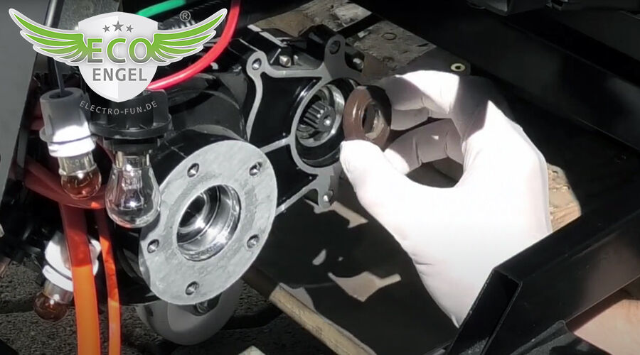 MuldexG's tweet photo. 💡 #WerkstattWissen: Simmerring von der Antriebsachse zum Motor wechseln!
Simmerring wechseln? Kein Problem! Unser neues Video zeigt euch, wie ihr den Simmerring an der Antriebsachse zum Motor ganz einfach tauscht. Jetzt anschauen!
▶️ https://t.co/NCSYqkSx4O
#EcoEngel https://t.co/yCkLzD6FqI