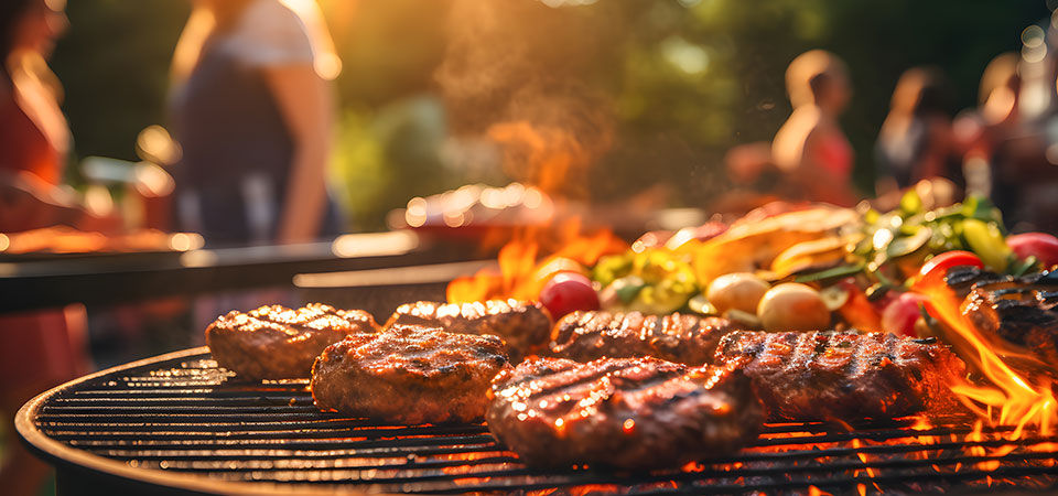 K-State food scientist encourages BBQ parties to remember her food safety tips. ksre-learn.com/picnics #ksre #foodscience