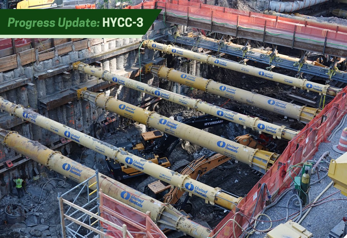 GatewayProgNews's tweet image. 🔨WEEK-END UPDATE: HYCC-3 🚂
Excavation continues at the HYCC-3 construction site in Manhattan. The trench that will hold the tunnel box is now 60 feet deep, at the deepest point. The teams have removed more than 50,000 tons of soil and 1.7 million gallons of water.