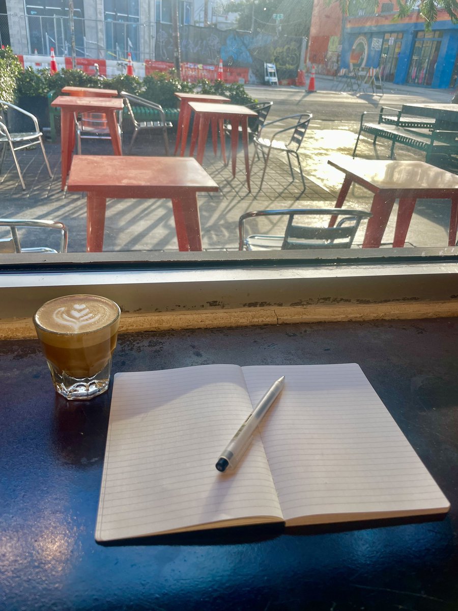 If you can tell a compelling story, you can shape the world.

But most people believe they have nothing worth sharing.

So, I use these 3 simple ways to find viral stories in small, everyday moments:🧵