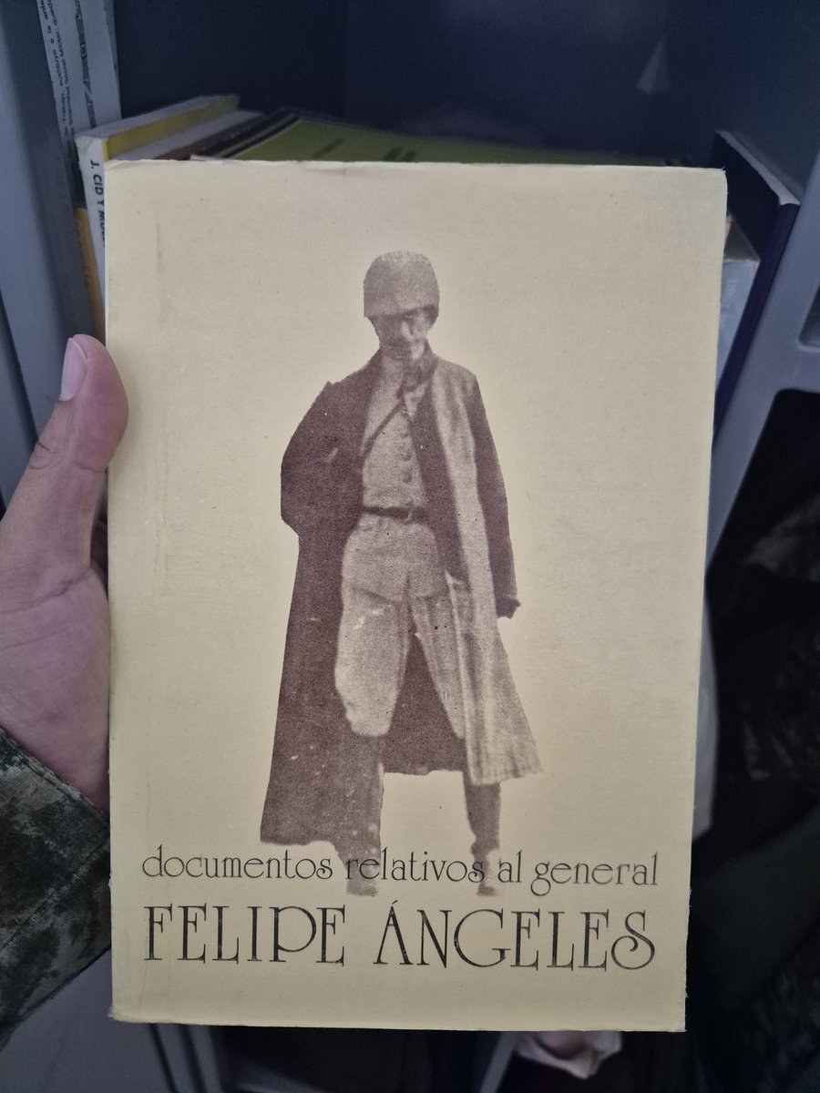 CivilUniformado's tweet image. Un libro raro, útil y en ocasiones algo costoso. Pero lo encontré a buen precio. #HistoriaMilitar #Libros #Librosdehistoria #México #Historiador