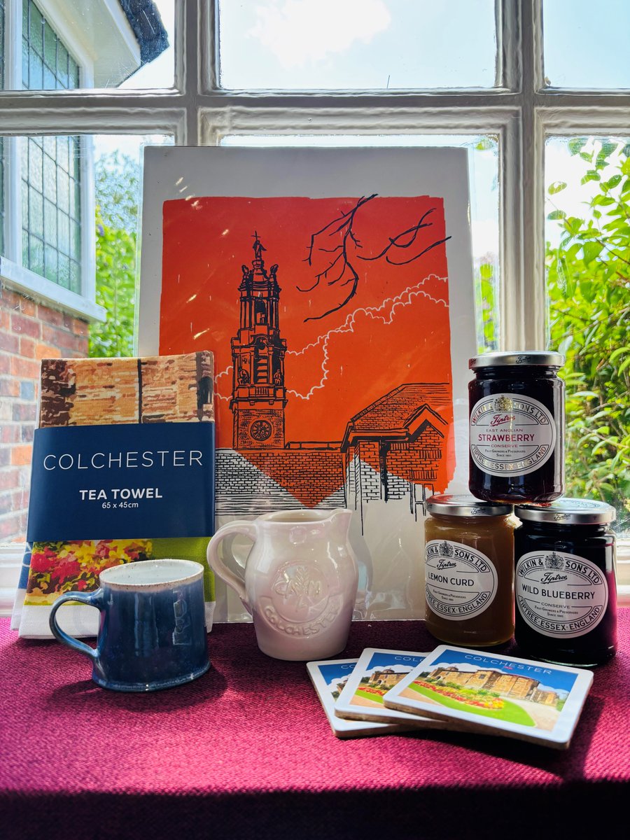 The school year is winding down+we have a perfect selection of treats to say a special thank you to the staff, friends and folk who have gone the extra mile💝
Pop to our shop in our HQ, Hollytrees Museum to browse the our range of unique and #Colchester themed gifts🎁 
#Essex