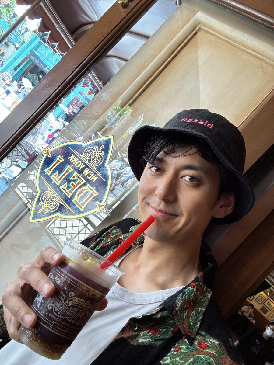 7年ぶり？のディズニーシーへ
ビッグバンドビートが9月に終わるということで見納めしてきました🥁
言葉にならないいろんな想いが込み上げてきました
ちなみにDPAは買えず諦めていたらまさかの抽選に当選
神様ありがとう✨✨✨

#ビッグバンドビート
#ディズニーシー