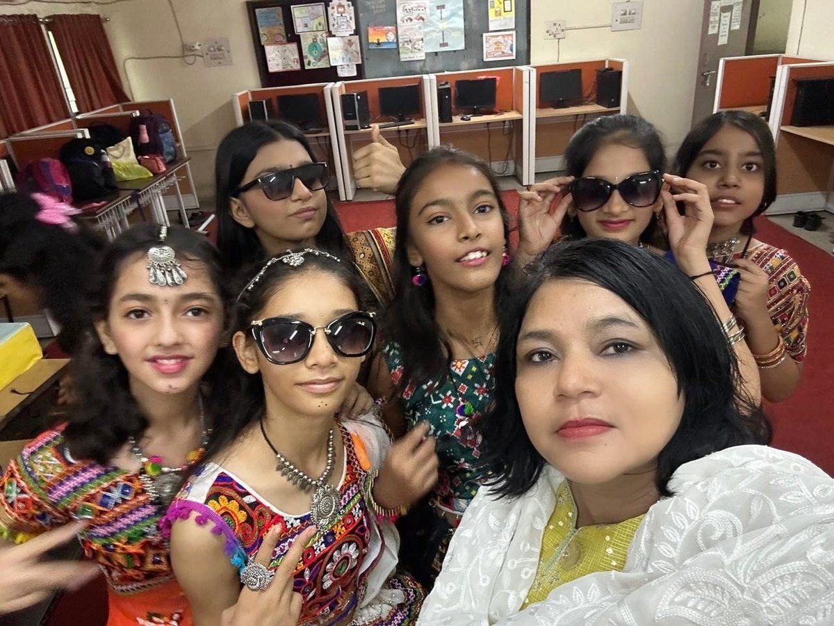 preety0907's tweet photo. Colour, culture, and confidence—my girls of Class 7 brought it all to life this morning! ❤️❤️ #GarbaMagic
@EBSB_Edumin @FulbrightTeach @mvraoforindia @ShreeGovindDub1 https://t.co/SJAnqJwQ5V