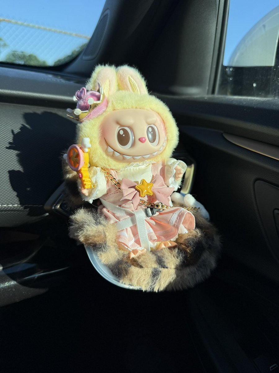 TuckerBees's tweet image. Baby girl has her cosplay on and is ready for #anthrocon ! Be there in like 5 hours 🌟💖
