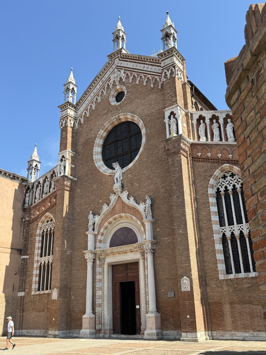 elaine_pasquini's tweet image. Continuing our Gabriel Allon tour of Venice, we visited the Church of Madonna Dell’Orto, site of Venetian Renaissance painter Tintoretto’s tomb mentioned in Daniel Silva’s spy thrillers, A Death in Cornwall & The Order. @danielsilvabook @jamiegangel