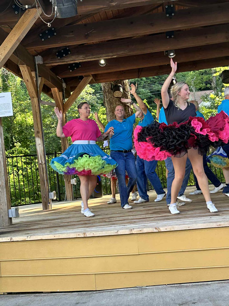 Jcreekcloggers's tweet image. Have a wonderful 4th of July. Thanks to all who have served and are serving our wonderful Country! We are dancing our way into the weekend! JCreekCloggers.com