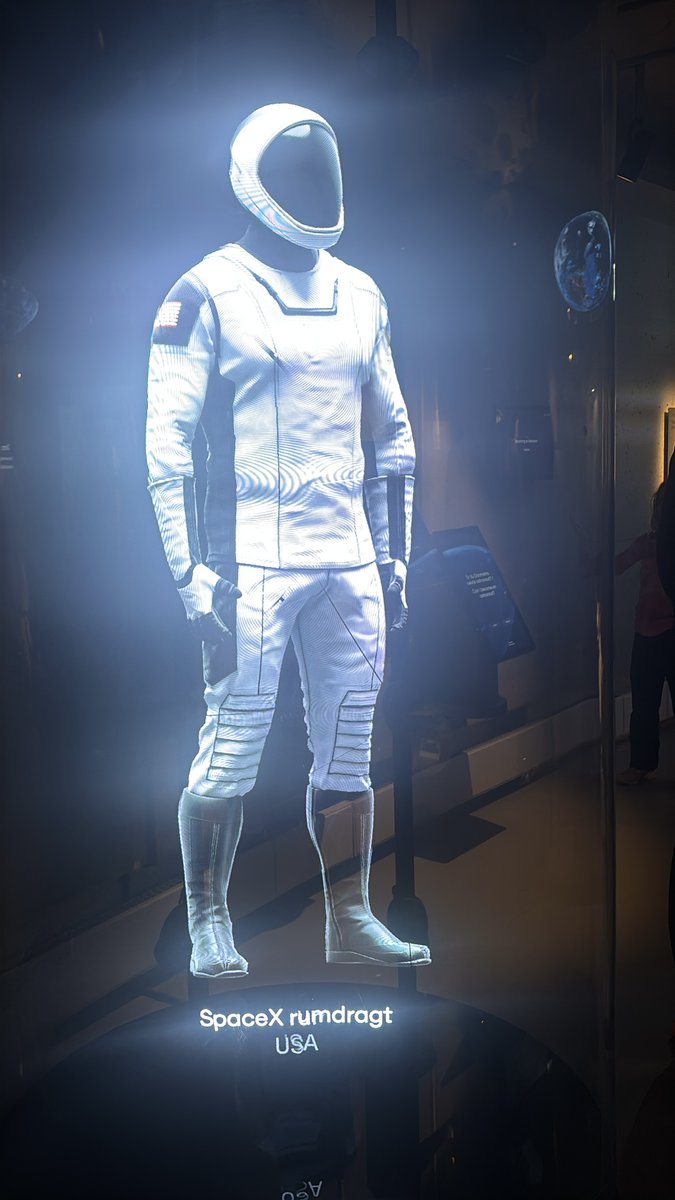 Uanset om du er til videnskab, vandrutsjebaner eller rum-simulatorer, byder det danske sommerlandskab på nyheder for enhver smag til dig, der skal nyde din sommerferie i Danmark. Her er guide fra Lars Bertolt Winther, turismechef i DI 👉danskindustri.dk/di-business/ar…