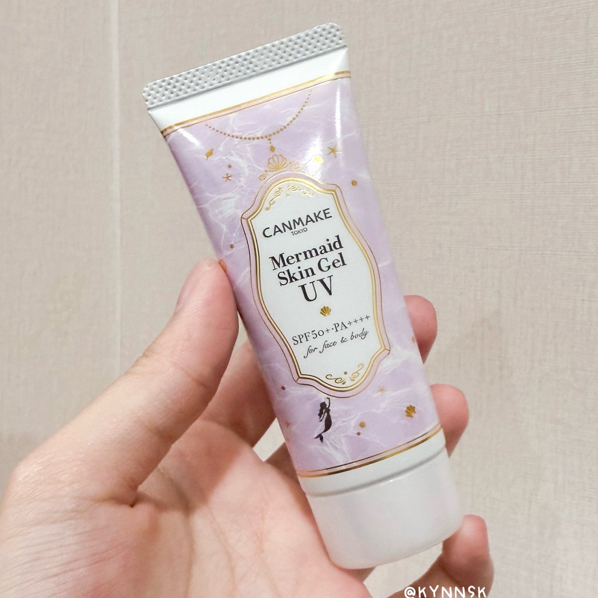 kynnsk's tweet photo. ใครอยากผิวไบร์ทแนะนำกันแดดม่วงตัวนี้ของ Canmake เลย เป็นทั้งไพร์เมอร์และเมคอัพเบสในตัว เนื้อครีมเป็นสีม่วง ช่วยปรับผิวหมองคล้ำ ให้ผิวดูกระจ่างใส ชุ่มชื้น เรียบเนียน เนื้อเกลี่ยง่าย ไม่เหนียวเหนอะหนะ ไม่อุดตัน ไม่ทำให้สิวขึ้นเพิ่ม ให้ฟินิชผิวดูโกลว์สุขภาพดีแบบไม่มันเยิ้ม เชียร์ให้ลองๆ #canmake #กันแดด