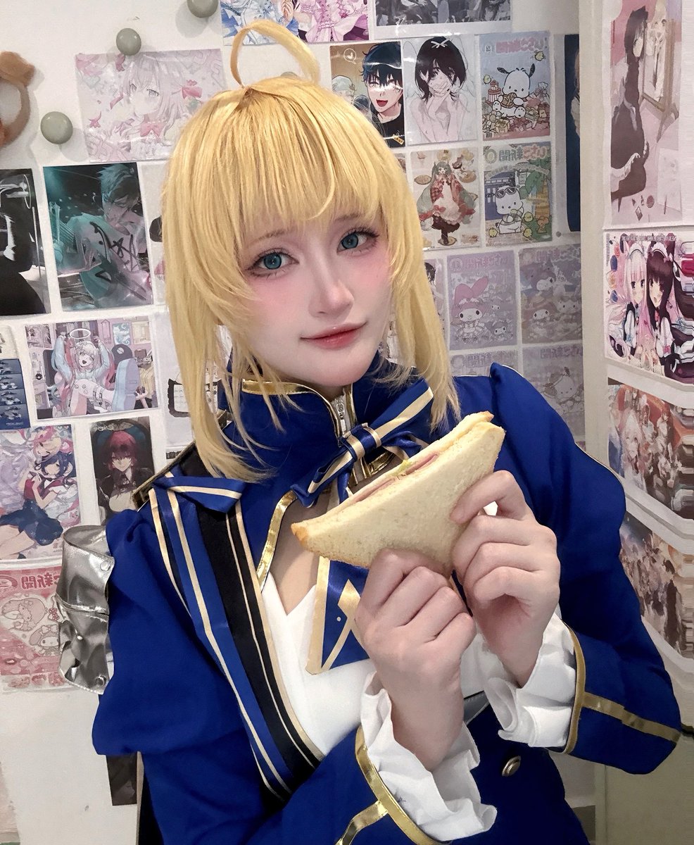 crappycapybaras's tweet image. my Saber cosplay 🤍🤍❕