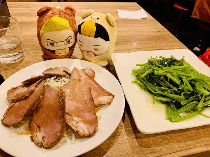 トキョに着いたのでご飯(・〜・)空芯菜炒め大好き ふわたちは肉にしか興味がないが…