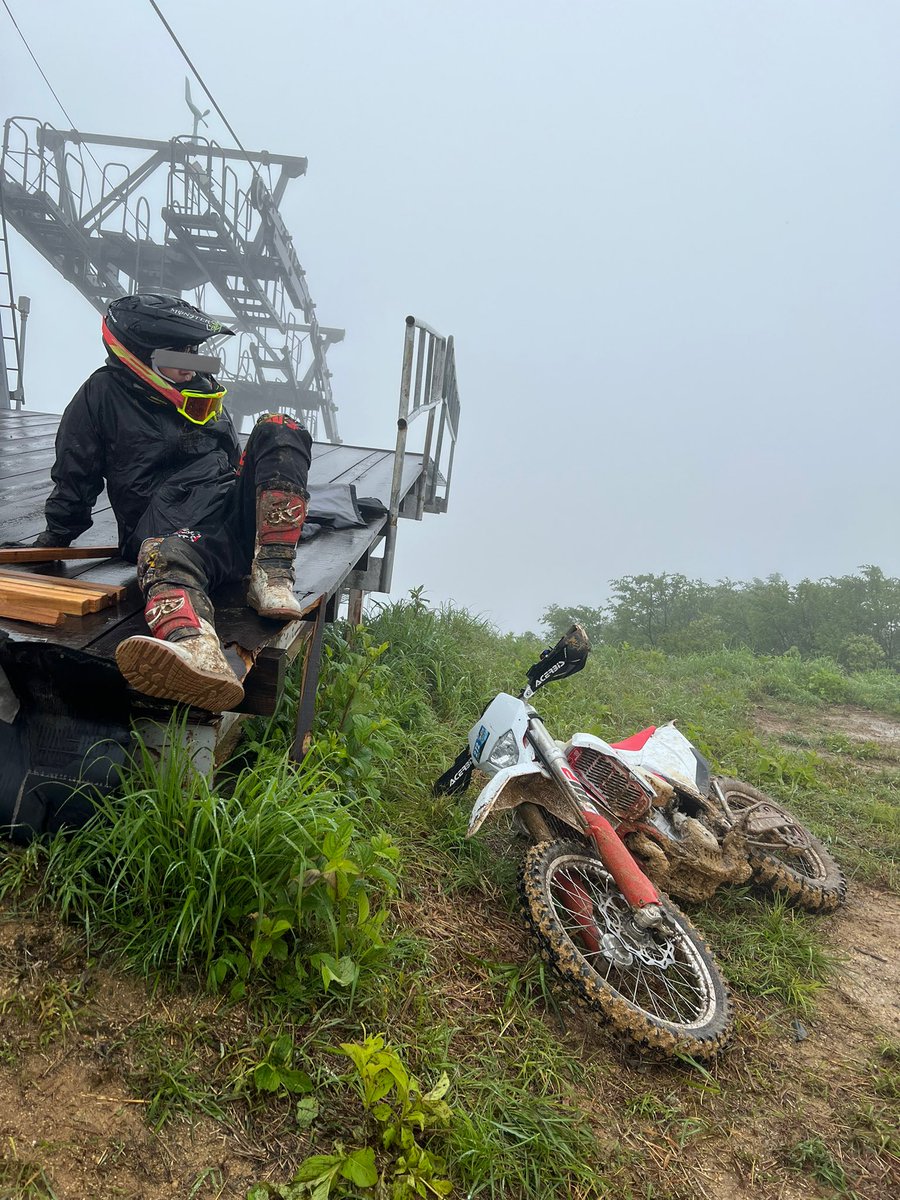 kaneyan_11149's tweet photo. バイク乗りたい（定期

人物多め
あんまり乗れてないので過去分と、ついでに友人も...

#FANTIC #XEF250trail 
#GASGAS #ES700
#オフロード 
#モタード
#ファンフェス https://t.co/xTiJRlYh3B