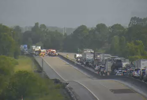 wpbf_yasmine's tweet image. TURNPIKE SHUTDOWN: In both directions north of Jupiter (near Indiantown Rd. exit). I've reached out for more information, but I-95 is your best bet for now #FirstWarningTraffic @WPBF25News