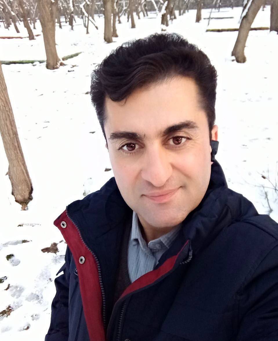 PanahiRafiq's tweet image. دقایقی پیش، رزگار بیگ‌زاده بابامیری، از سوی دستگاه قضایی جمهوری اسلامی به اعدام محکوم شد. تنها جرم #رزگار_بابامیری، امدادرسانی دارویی به مجروحان جنبش #زن_زندگی_آزادی و همچنین استفاده از اینترنت استارلینک بوده است.

#نه_به_اعدام