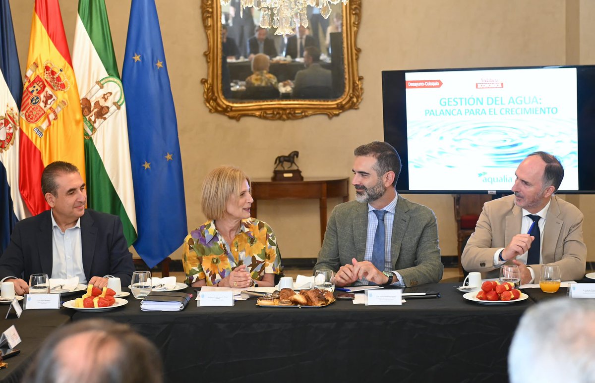 Ramón Fernández-Pacheco M (@ramonfpm) on Twitter photo 🔵 Ha sido un placer participar hoy en el coloquio sobre el agua como palanca de crecimiento organizado por la revista Andalucía Económica junto a <a href="/aqualia/">aqualia</a> en el <a href="/ciudadjerez/">Ayuntamiento de Jerez</a> y hacerlo con su alcaldesa <a href="/MJGarciaPelayo/">María José García-Pelayo</a>. 🔵 Ha sido un placer participar hoy en el coloquio sobre el agua como palanca de crecimiento organizado por la revista Andalucía Económica junto a <a href="/aqualia/">aqualia</a> en el <a href="/ciudadjerez/">Ayuntamiento de Jerez</a> y hacerlo con su alcaldesa <a href="/MJGarciaPelayo/">María José García-Pelayo</a>.