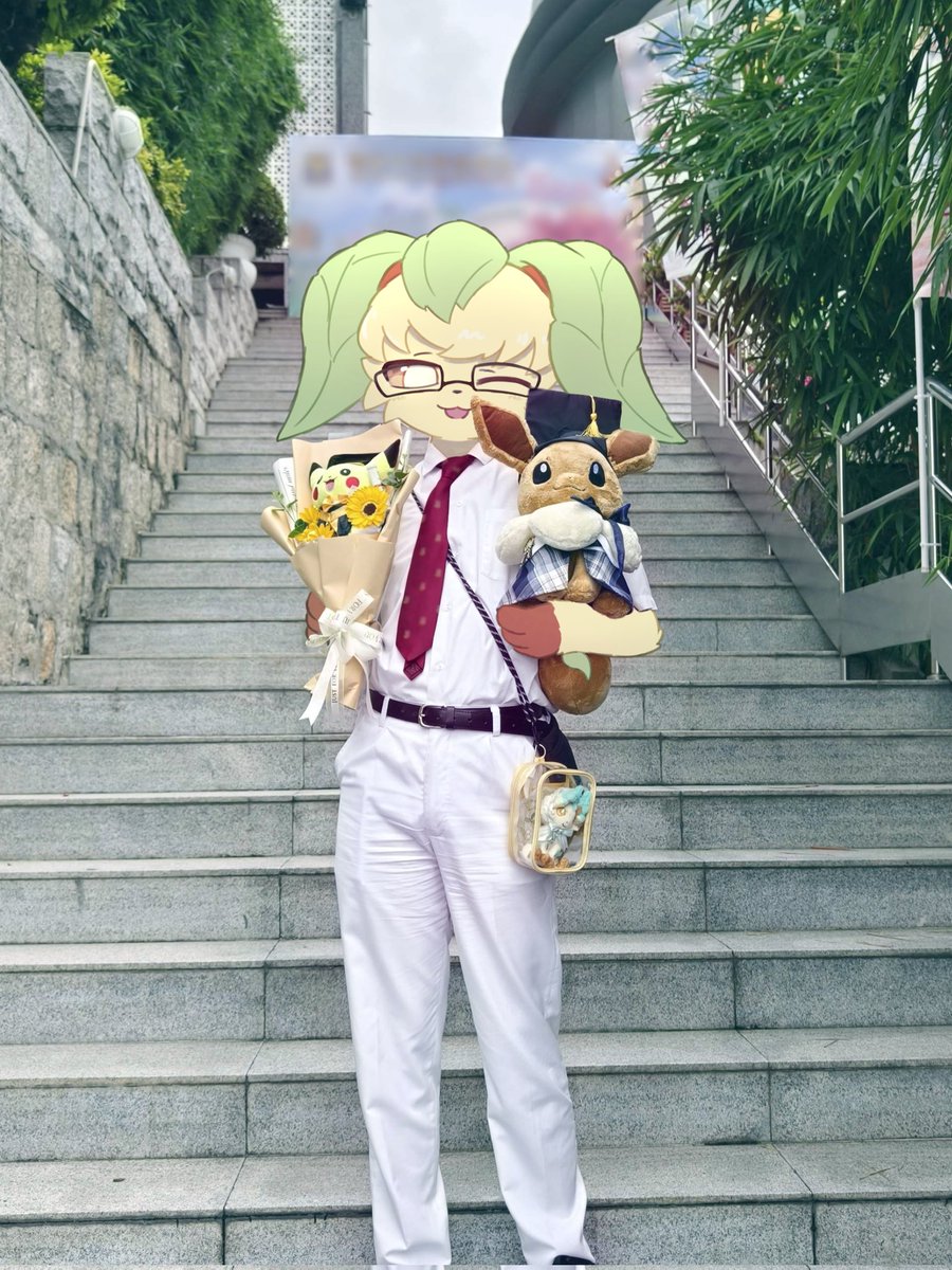 SylvPak's tweet image. -abit of personal stuff 🥺
Im happy to say I have graduated from high school! 🎓🎊