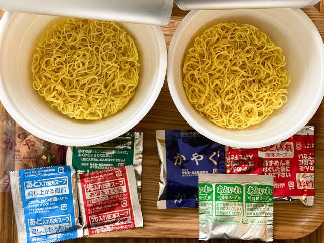 カップラーメンの粉末スープってどうして最初から入ってないの