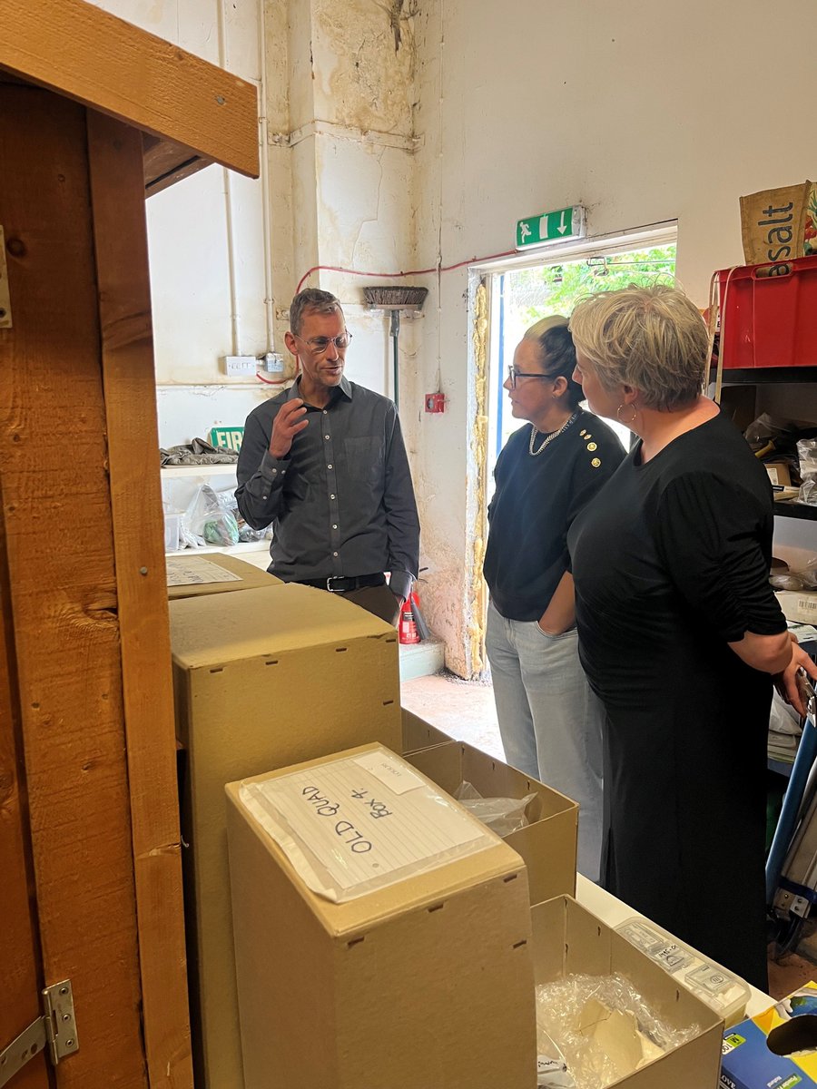 AddymanArch's tweet image. We were delighted to welcome the artist Anne Hardy and @talbotrice75 to our stores today to investigate some of our archaeological finds for inspiration for her next installation. Anticipating another great intersection of #art and #archaeology!
