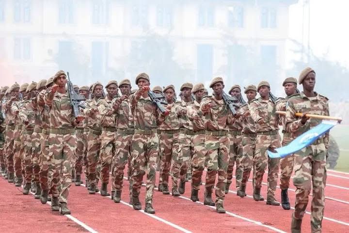 PICTURES: #Somalia Prime Minister Hamza Abdi Barre today presided over the graduation ceremony of officers and units from the Somali National Army’s Gorgor division, who completed advanced training in #Türkiye and at the #TurkSom Military Academy in #Mogadishu.

He reaffirmed the
