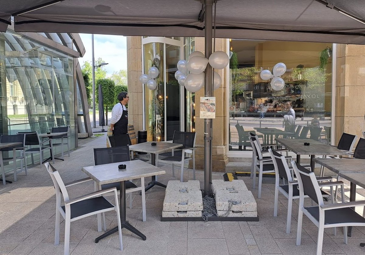 OffChain_Lux's tweet image. No better aperitivo than a pizza and a cold beer!
And trust us, we’ve got enough Italians in the crew to guarantee it!
Today, July 3rd, Letz Offchain is back at AL21!
On the terrace, of course.
It’s summer. It’s sunny. And it’s time to unwind.
Come meet crypto-curious minds,…