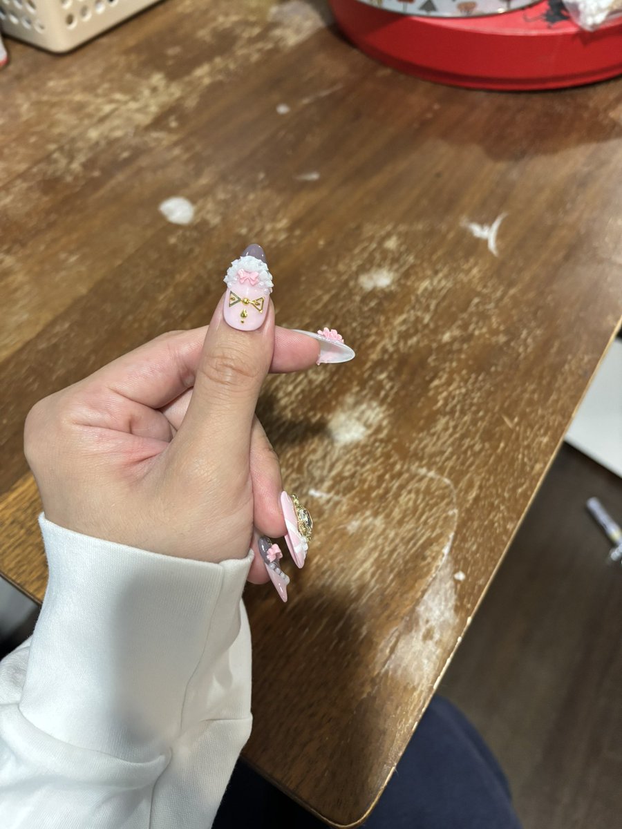 alisa_skye's tweet photo. I commissioned this a while back BEHOLD THE HIME NAILS also forgive the work desk #AtoRie https://t.co/Ymq7ftMUdF