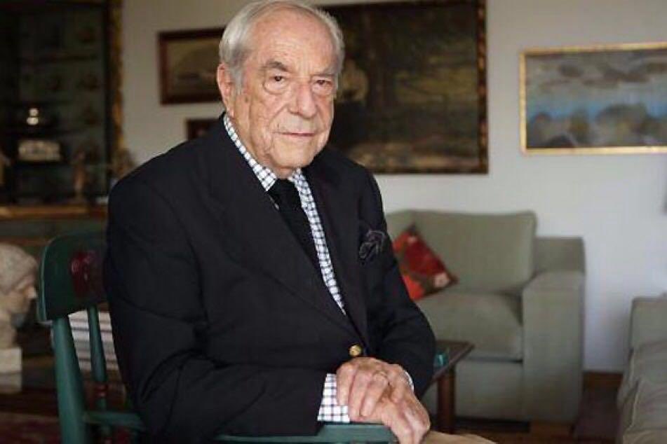 Recordándolo el día de su cumpleaños. 106.