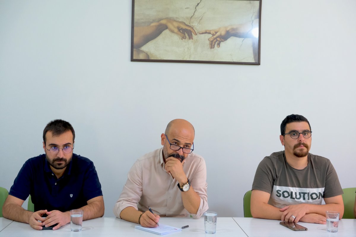 18. Olağan Genel Kurulumuzun ardından Amed Hafıza Kolektifi üyeleri, şubemize tebrik ziyaretinde bulundu.

Nazik ziyaretleri ve gösterdikleri dayanışma duyguları için kendilerine teşekkür ederiz.