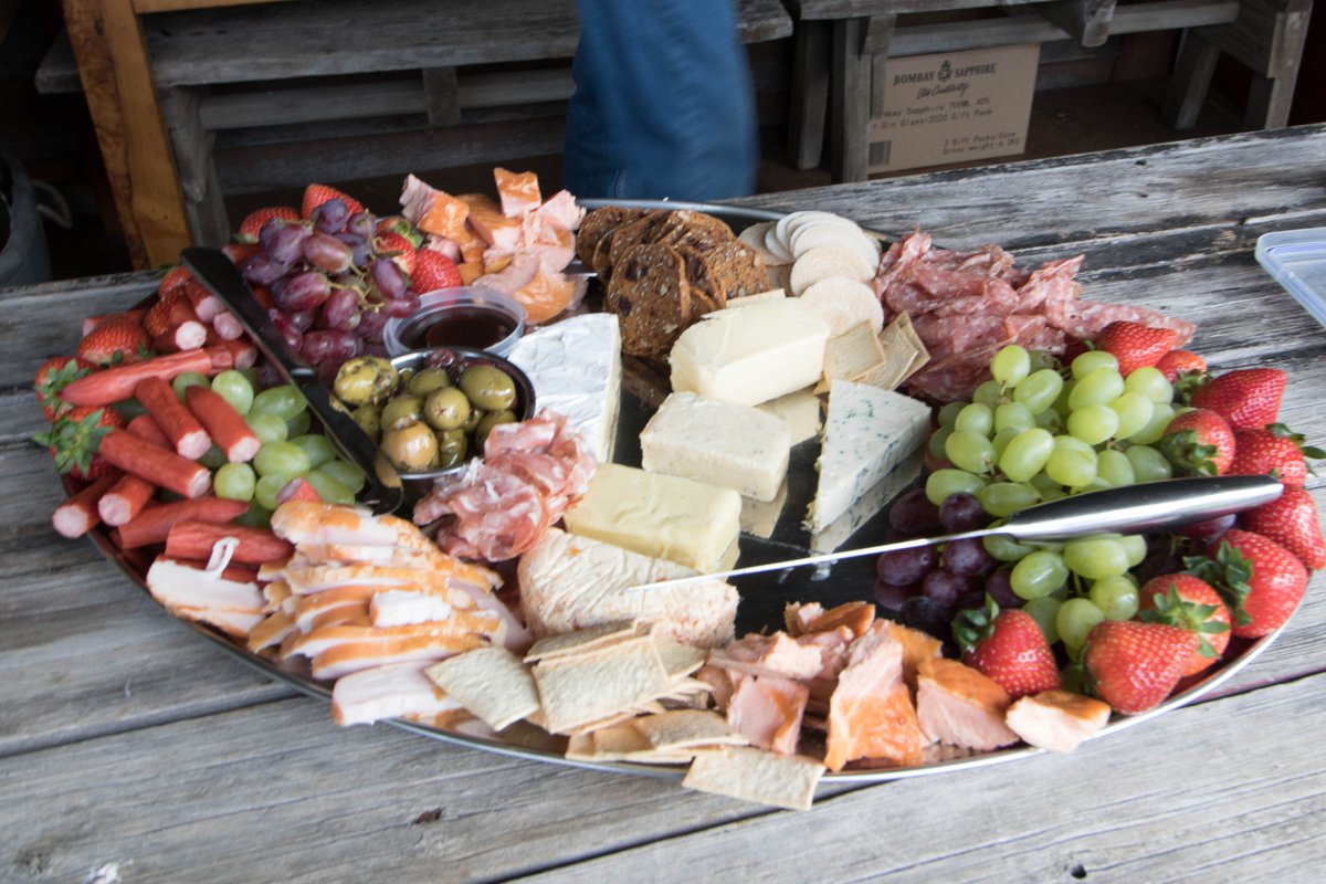 pepperbushtas's tweet photo. 🤠🧀🍾🦘Food Art if you don't mind. A job well done Bushie! https://t.co/ycec4lp1aM