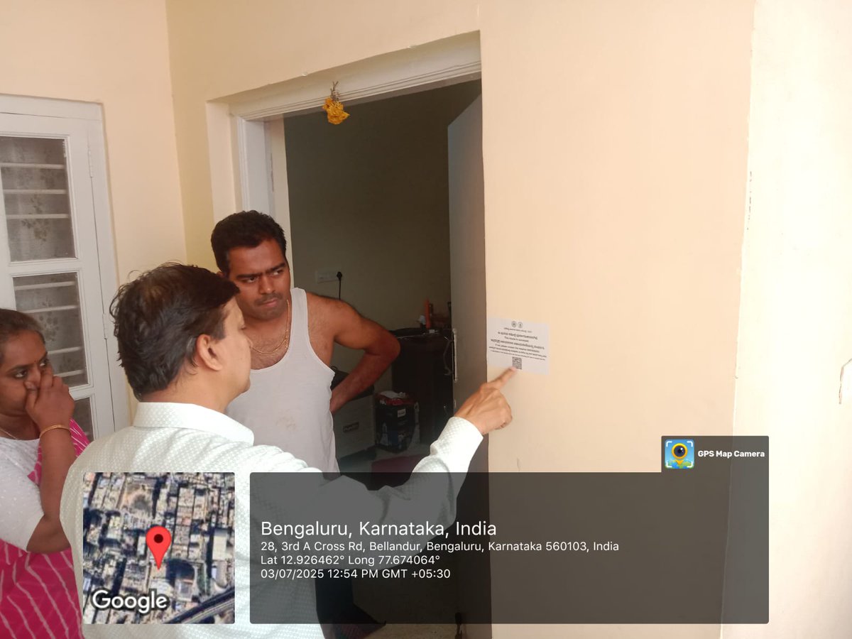 BCCCofficial's tweet photo. #Mahadevapura Zonal commissioner Ramesh verified Schedule caste survey in Bellandur area.
#BBMP #BBMPCares #DKShivakumar #bbmpchiefcommissioner #SCSurvey https://t.co/fxUhAd38GQ