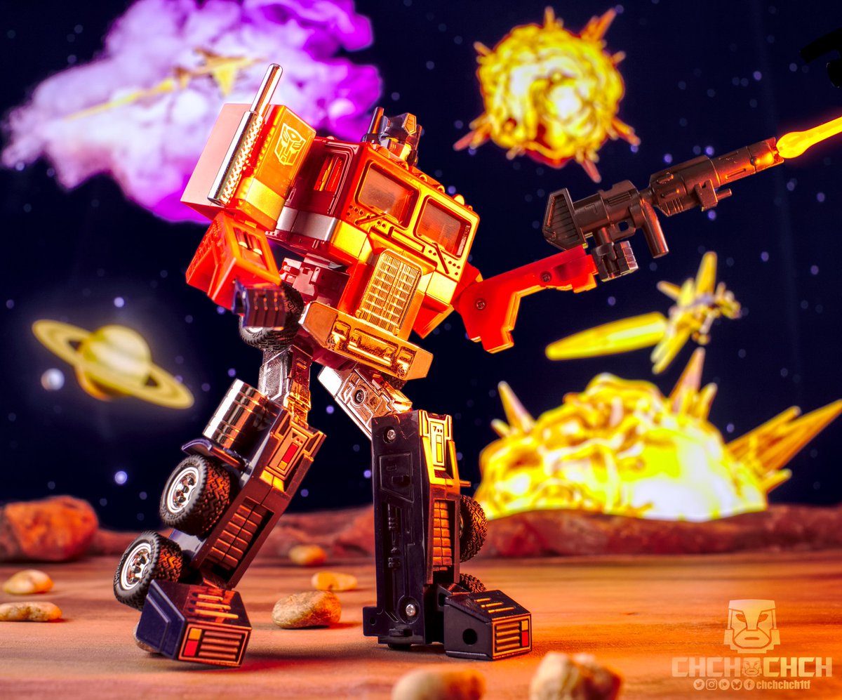 chchchch1tf's tweet photo. Please LIKE/RT/REPLY if you know anything about the vintage artwork this photo recreates!! 🙏🙏🙏 (shown in next post) 

#Transformers #トランスフォーマー #TFTOYの面白さを伝え隊 #toyphotography https://t.co/BHK5CmEl5y