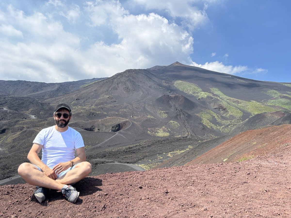 genelteori's tweet photo. Adamsan bugün patlamazsın. 
📍Etna/Katanya https://t.co/5tpAHEgkqj