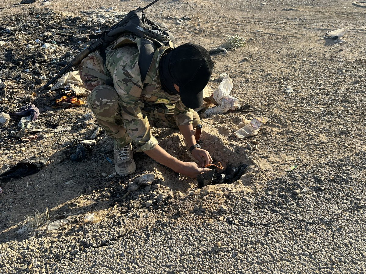 SDF_Syria's tweet image. Our Forces Dismantle ISIS-Planted Mine in Al-Busayrah
July 3, 2025
Today, Thursday, Our SDF’s mine engineering teams, successfully dismantled a mine planted by ISIS cells on the road to the village of Al-Takihi, in the town of Al-Busayrah, Deir Ezzor’s eastern countryside.
The…