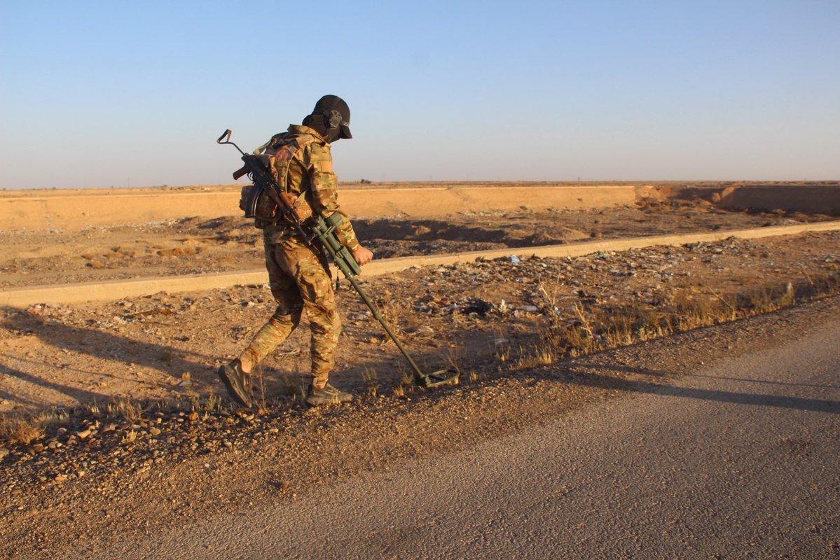 SDF_Syria's tweet image. Our Forces Dismantle ISIS-Planted Mine in Al-Busayrah
July 3, 2025
Today, Thursday, Our SDF’s mine engineering teams, successfully dismantled a mine planted by ISIS cells on the road to the village of Al-Takihi, in the town of Al-Busayrah, Deir Ezzor’s eastern countryside.
The…