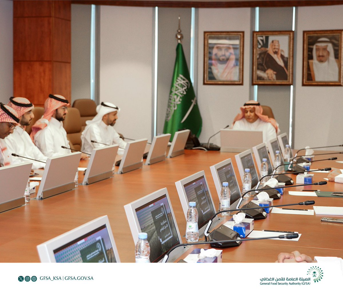 GFSA_KSA's tweet image. الهيئة العامة للأمن الغذائي
تعتمد استراتيجية التحول الرقمي لتعزيز دورها المستقبلي في مجال الأمن الغذائي.
🔗 | gfsa.gov.sa/blog/khbr-lhyy…