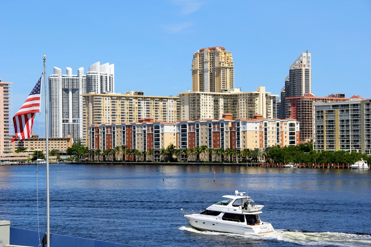 Happy 4th of July weekend! Our Sunny Isles Beach Marine Patrol wants to ensure everyone enjoying our waterways stays safe and has a good time. Check the weather forecast, as rain is expected throughout the weekend. For boating safety tips, visit sibfl.gov/Public-Safety/…
