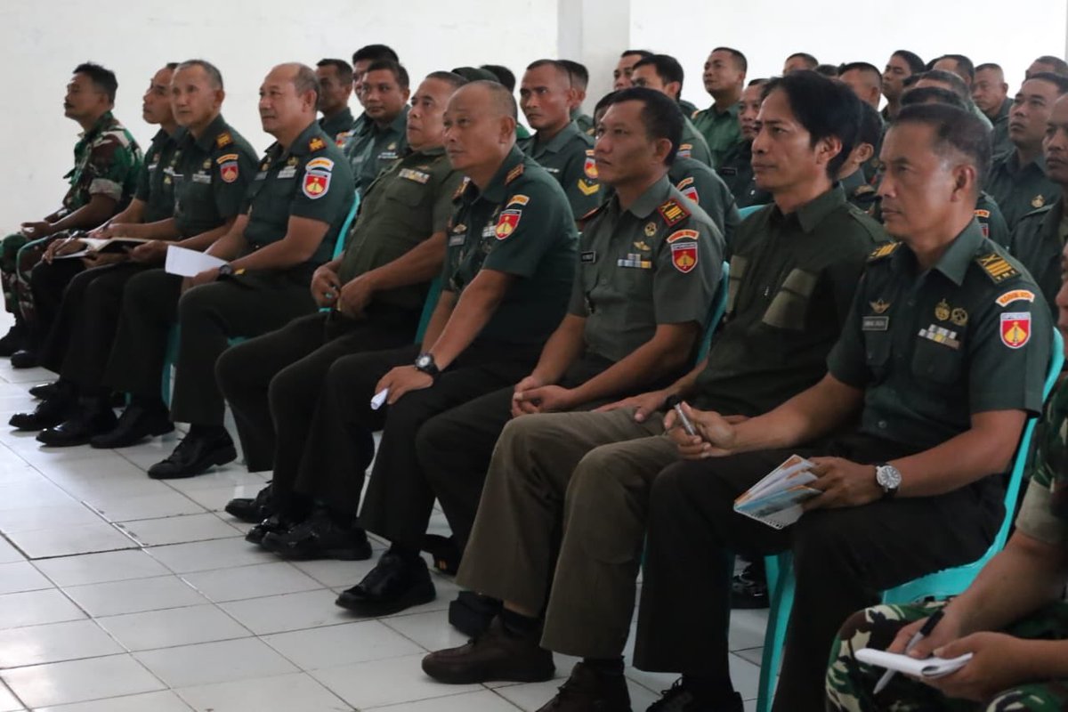Resmi Memimpin! Dandim 0720/Rembang terima Jam Komandan &amp; beri 5 arahan strategis:  
1️⃣ Disiplin tinggi  
2️⃣ Sinergi masyarakat  
3️⃣ Fokus teritorial  
4️⃣ Hidup sederhana  
5️⃣ Waspada ancaman  
Prajurit &amp; PNS siap dukung penuh!

facebook.com/share/19ATaxjR…