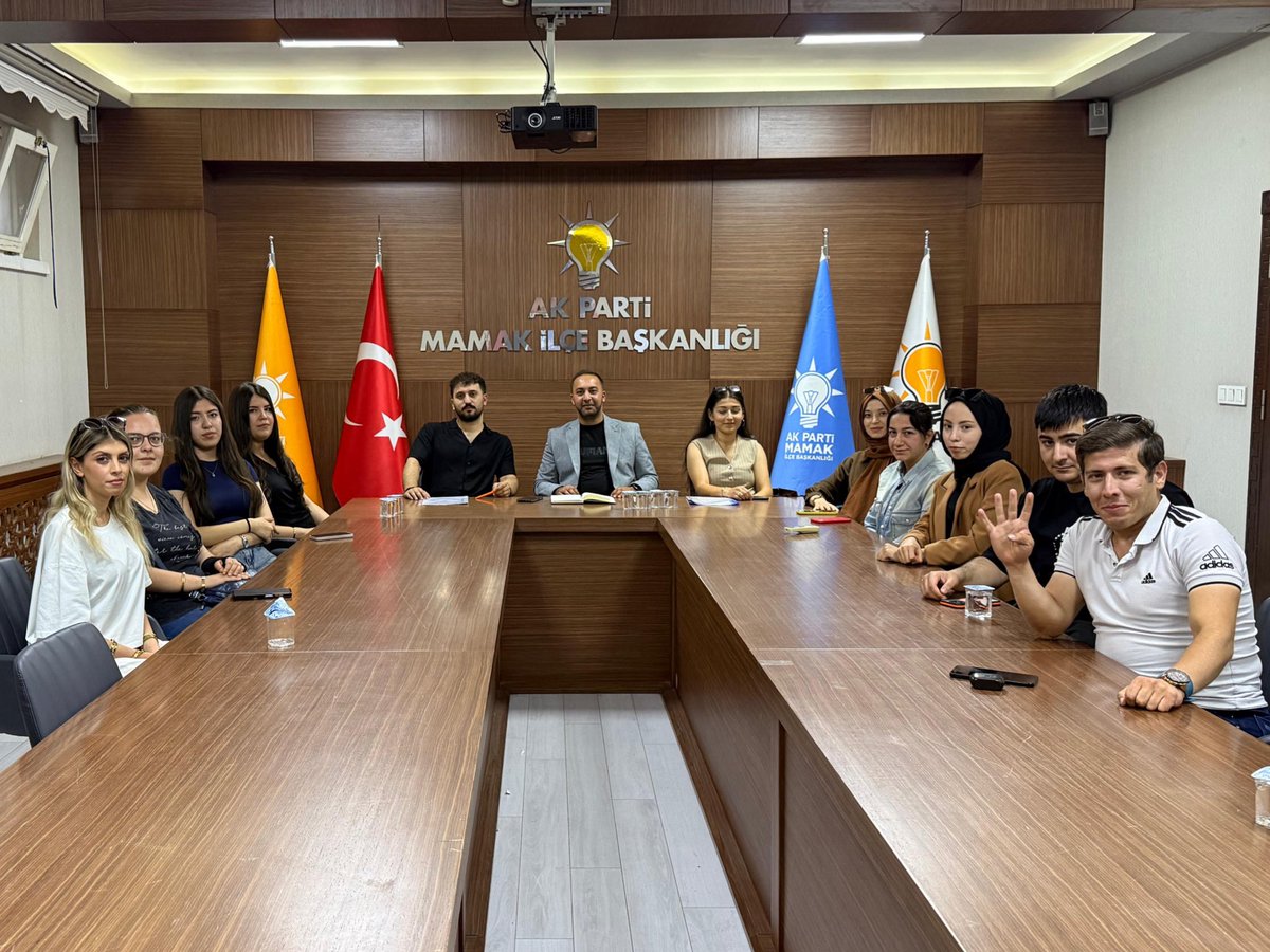 Haftalık olağan Siyasi ve Hukuki İşler Birimi komisyon toplantımızı gerçekleştirdik.